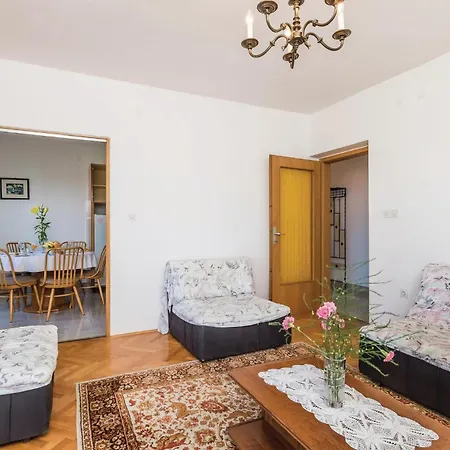 Cozy In Barbat With Kitchen Appartamento